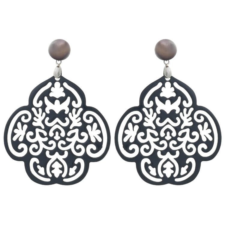 edition.LIEBLINGSSTÜCKERL+Modell+SPRING+AWAKENING+in+Eisengrau+mit+Perlmutt+€149 Ohrringe Spring Awakening in Eisengrau mit Perlmutt